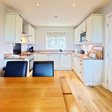Seaspray - Part Of The The Bay Village With Pool, Gym And Direct Access, Pub, Restaurant, Tennis And Meadows Walks