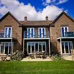 Casa de Férias Seaspray - Part Of The The Bay Village With Pool, Gym And Direct Access, Pub, Restaurant, Tennis And Meadows Walks Filey