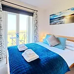 Seaspray - Part Of The The Bay Village With Pool, Gym And Direct Access, Pub, Restaurant, Tennis And Meadows Walks