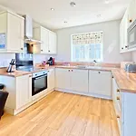 Seaspray - Part Of The The Bay Village With Pool, Gym And Direct Access, Pub, Restaurant, Tennis And Meadows Walks *