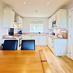 Seaspray - Part Of The The Bay Village With Pool, Gym And Direct Access, Pub, Restaurant, Tennis And Meadows Walks
