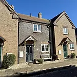 Seaspray - Part Of The The Bay Village With Pool, Gym And Direct Access, Pub, Restaurant, Tennis And Meadows Walks Filey