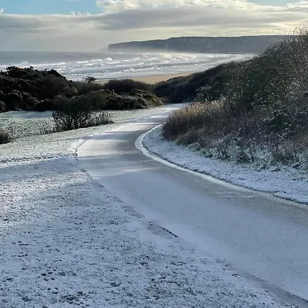 Seaspray - Part Of The The Bay Village With Pool, Gym And Direct Access, Pub, Restaurant, Tennis And Meadows Walks * Filey