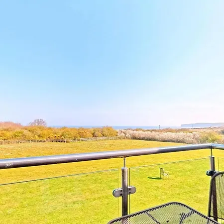Casa de Férias Seaspray - Part Of The The Bay Village With Pool, Gym And Direct Access, Pub, Restaurant, Tennis And Meadows Walks Filey
