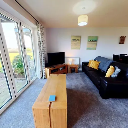 Casa de Férias Seaspray - Part Of The The Bay Village With Pool, Gym And Direct Access, Pub, Restaurant, Tennis And Meadows Walks Filey