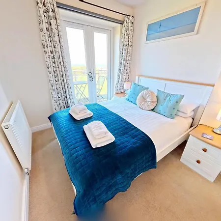 Seaspray - Part Of The The Bay Village With Pool, Gym And Direct Access, Pub, Restaurant, Tennis And Meadows Walks * Filey