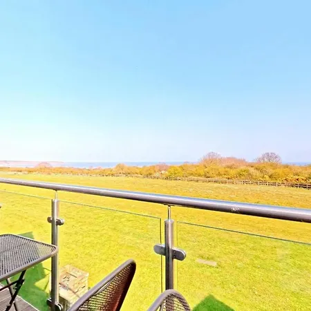 Seaspray - Part Of The The Bay Village With Pool, Gym And Direct Access, Pub, Restaurant, Tennis And Meadows Walks Casa de Férias Filey