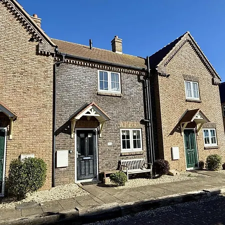 Seaspray - Part Of The The Bay Village With Pool, Gym And Direct Access, Pub, Restaurant, Tennis And Meadows Walks Filey
